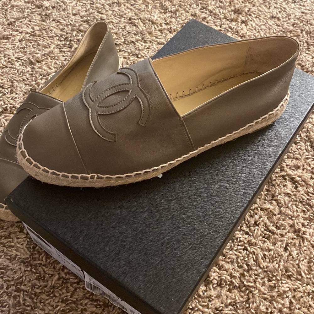 CHANEL Lambskin CC Espadrilles - Picture 3 of 13